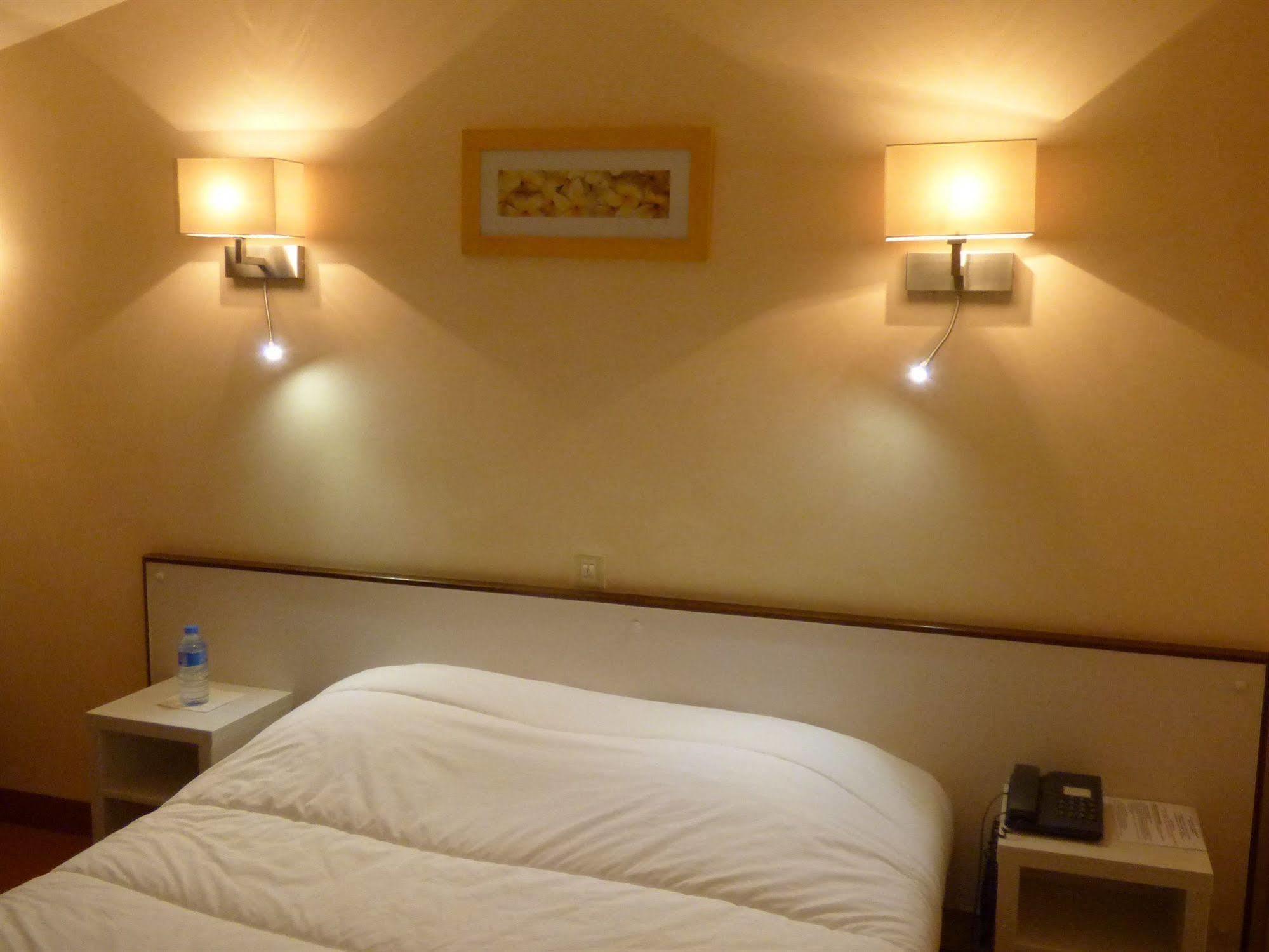 Du Centre Hotel 2*